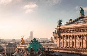 Vue sur le toit d'un musée